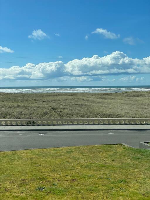 Seaside Beach Front House On The Promenade Eksteriør bilde